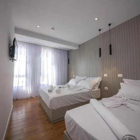 Hesperus 4*